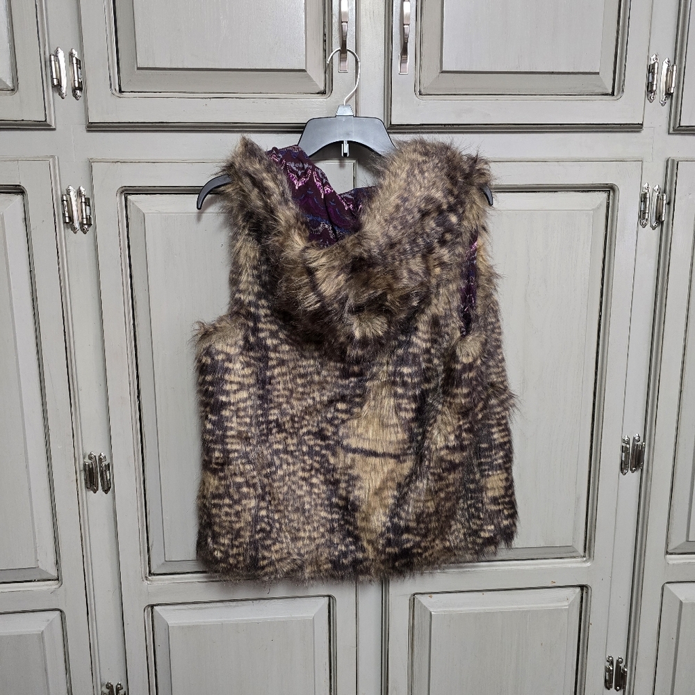 Fun! And Furry! In a Vest - Picture 5 of 5